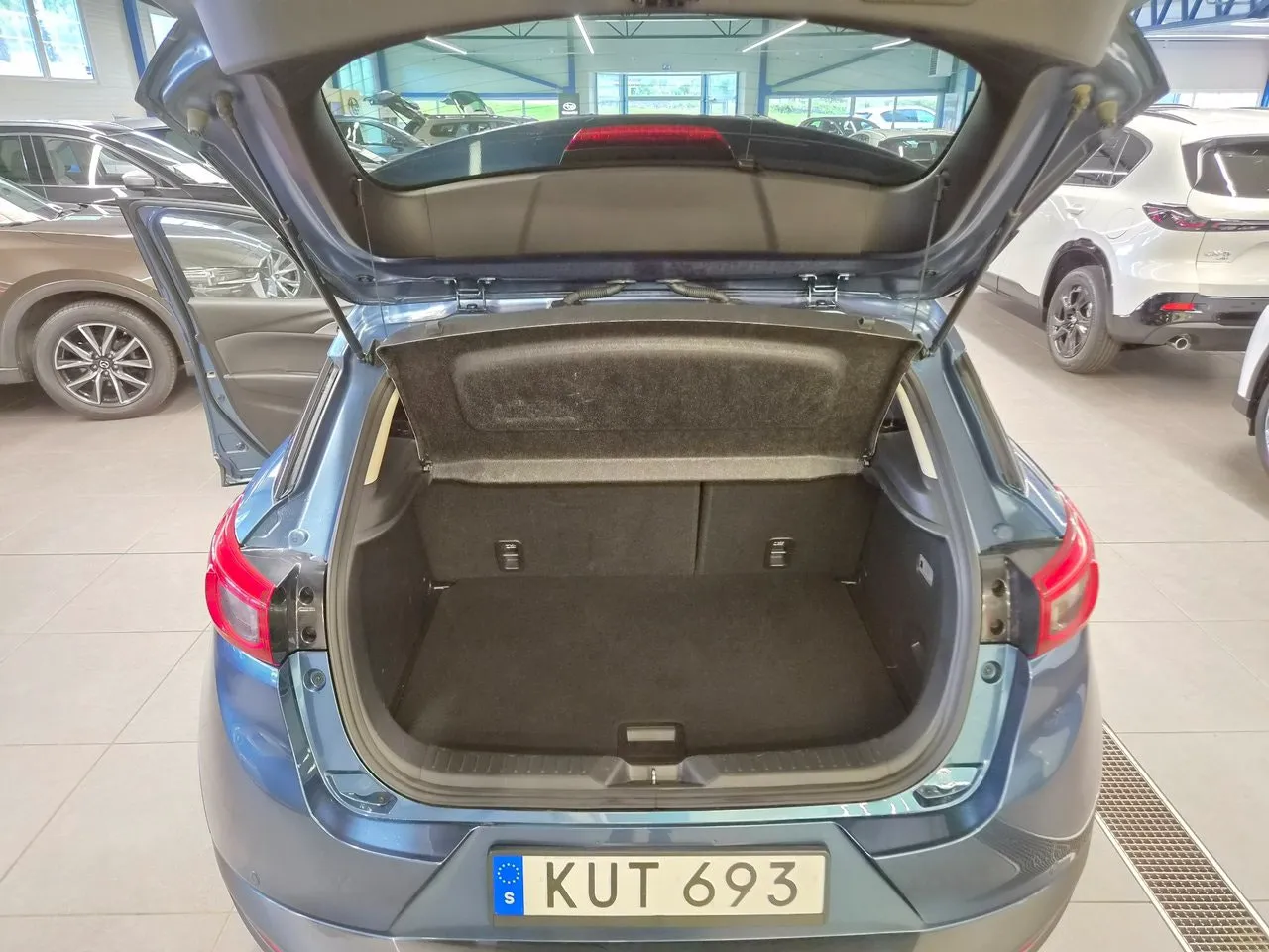 Vehicle image 14