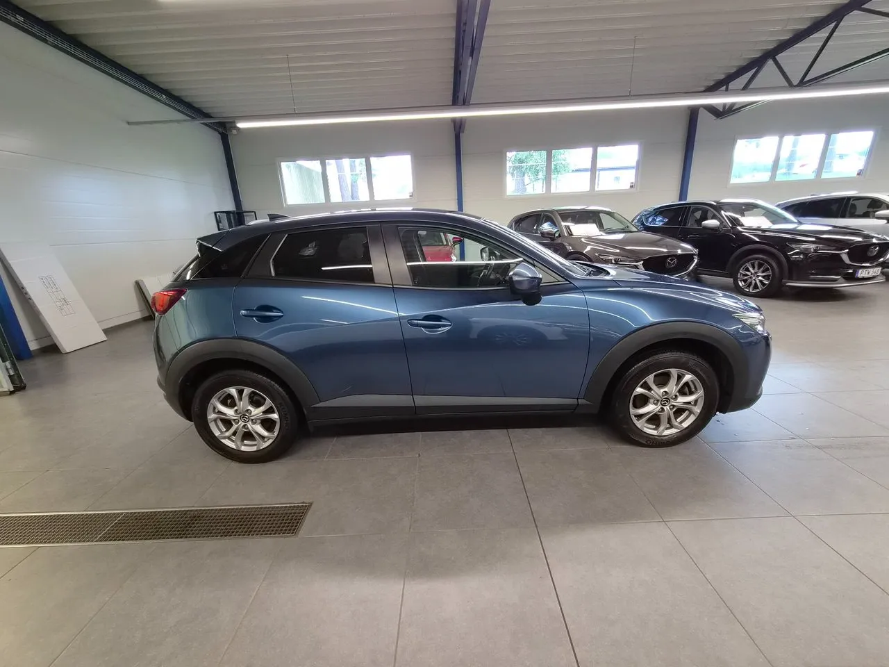 Vehicle image 4