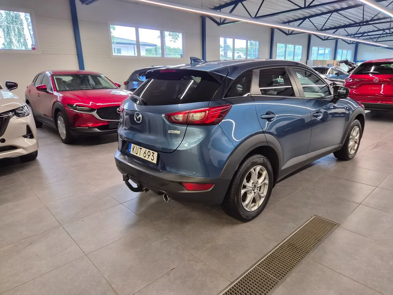 Vehicle image 3