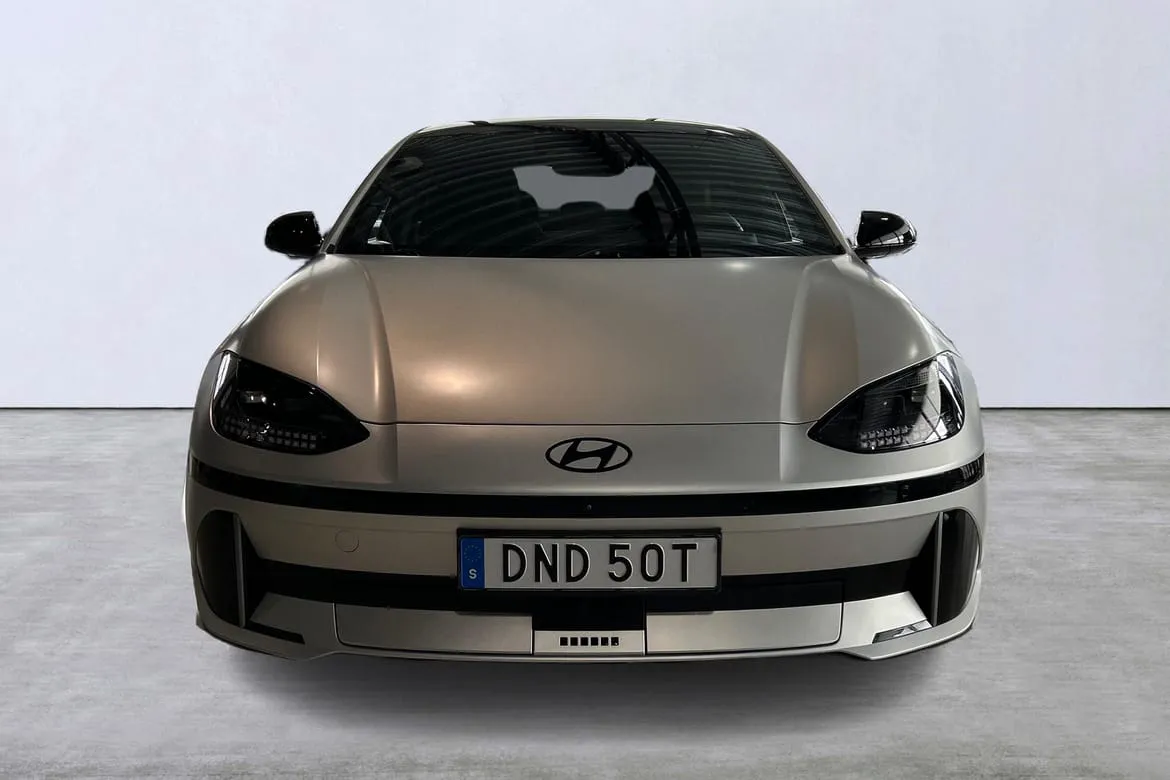 Vehicle image 6