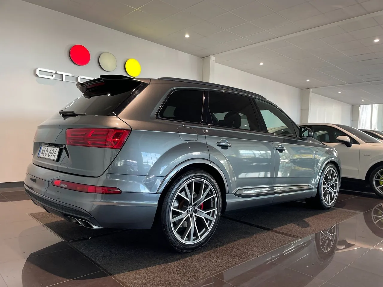 Vehicle image 8