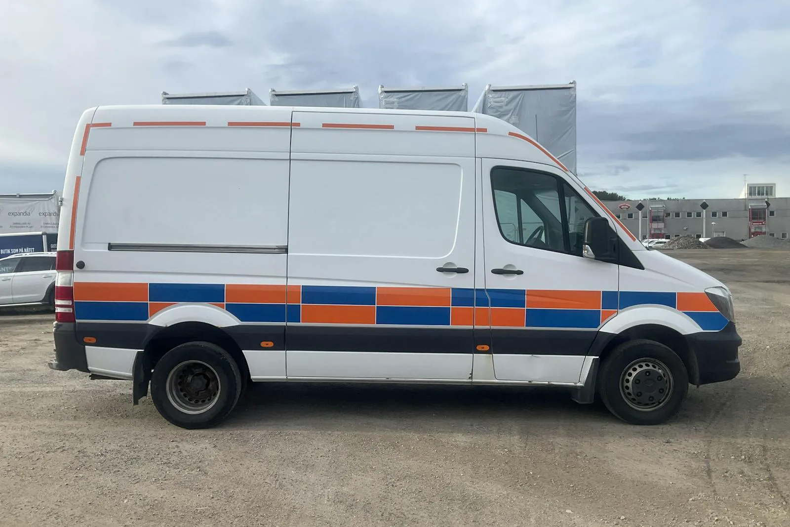 Vehicle image 5