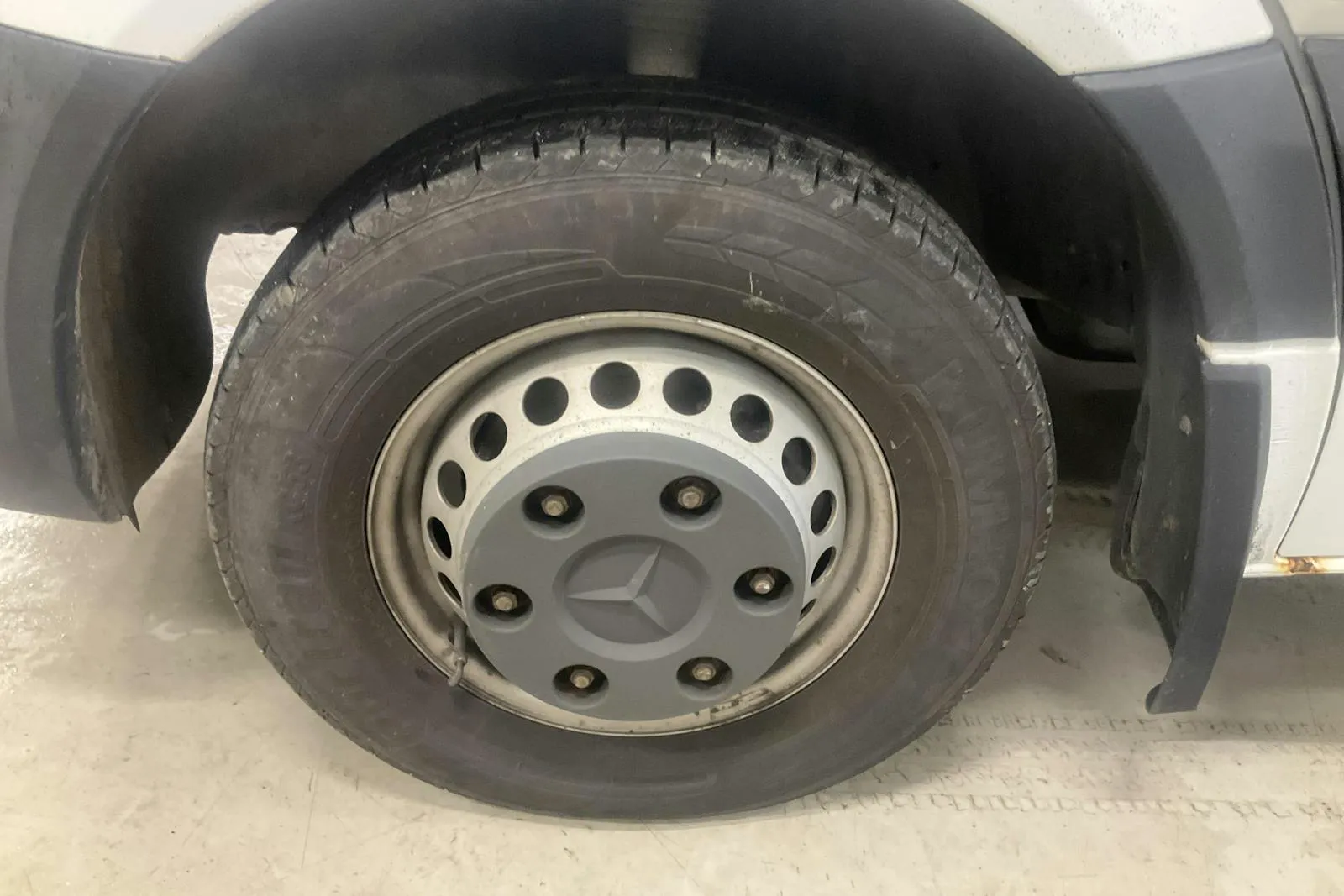 Vehicle image 26