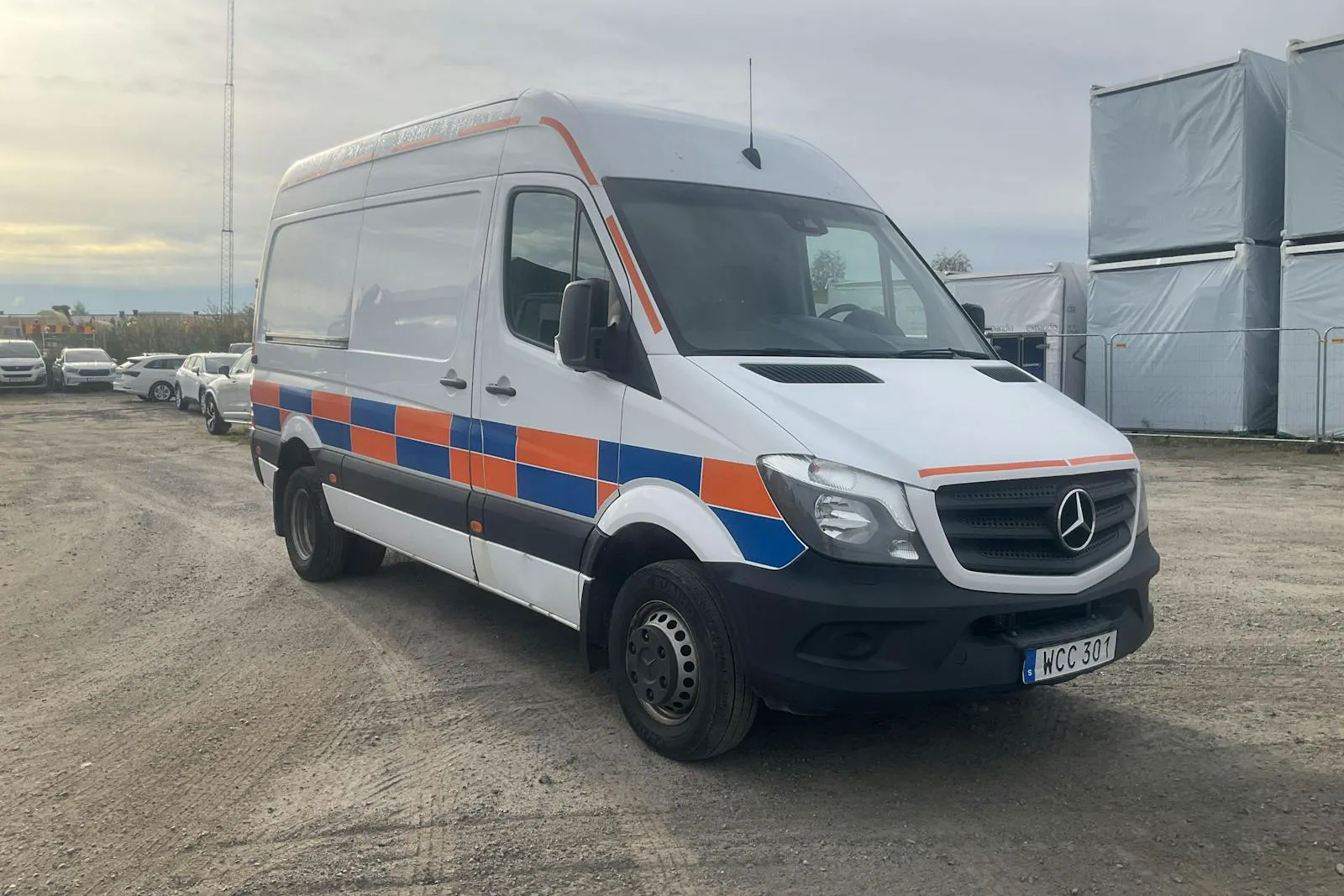 Vehicle image 6