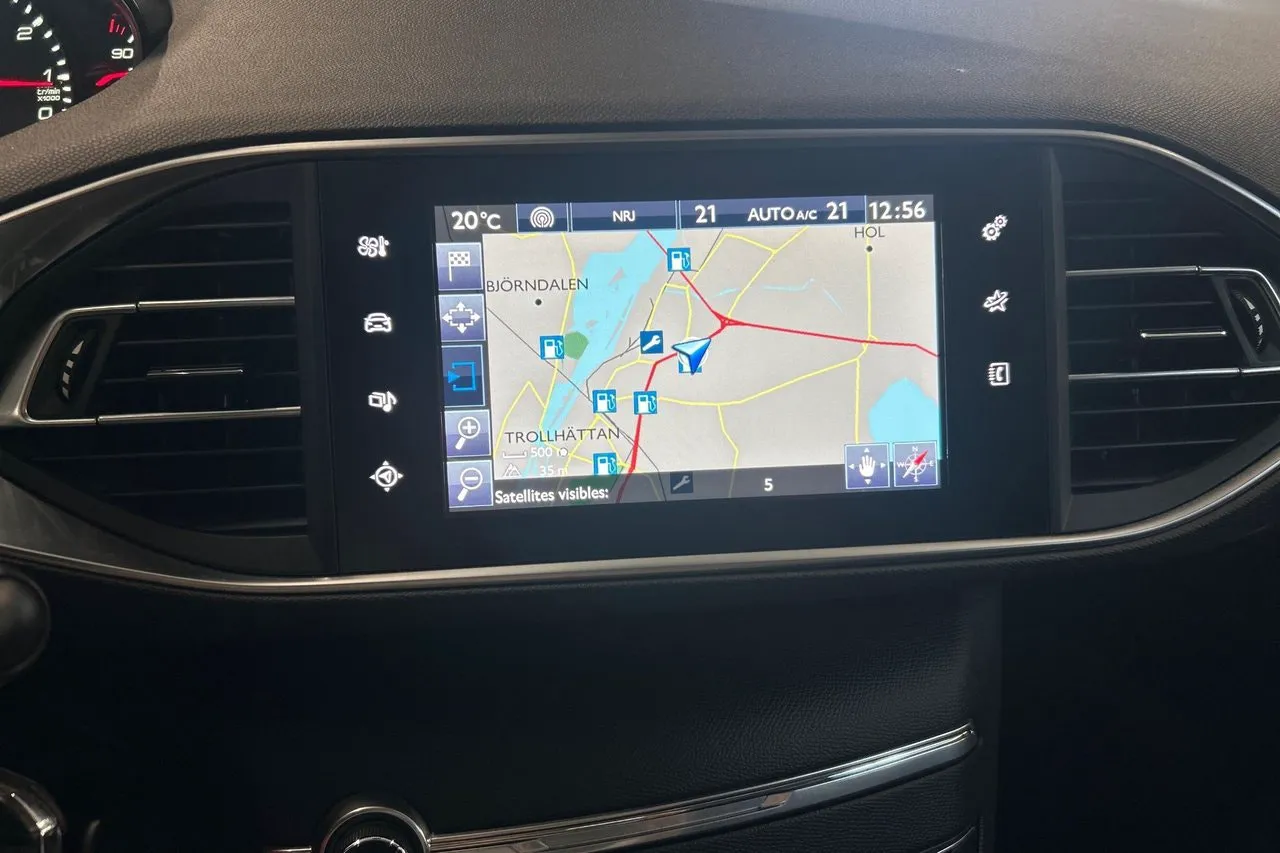 Vehicle image 18