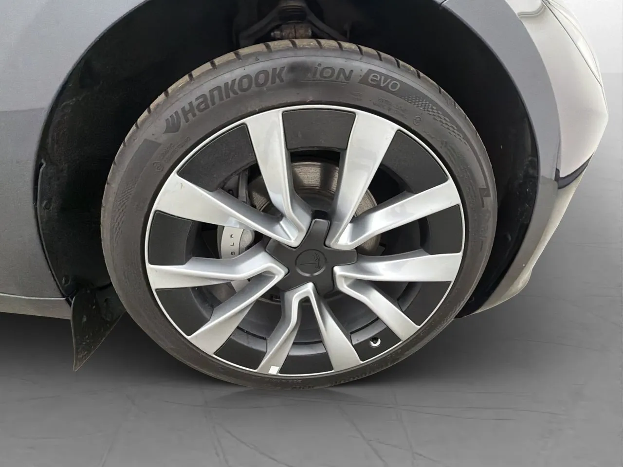 Vehicle image 32