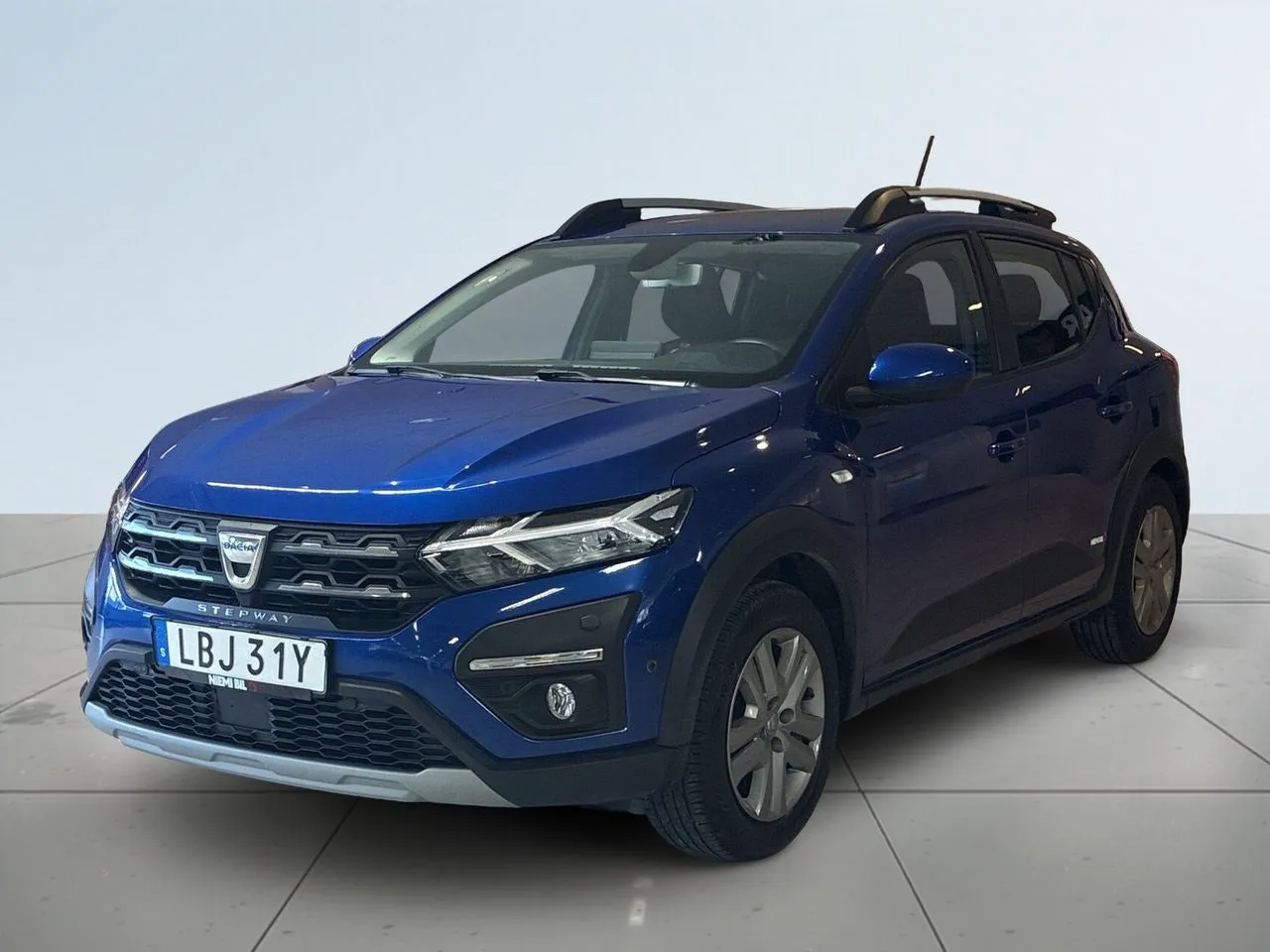 Vehicle image 15