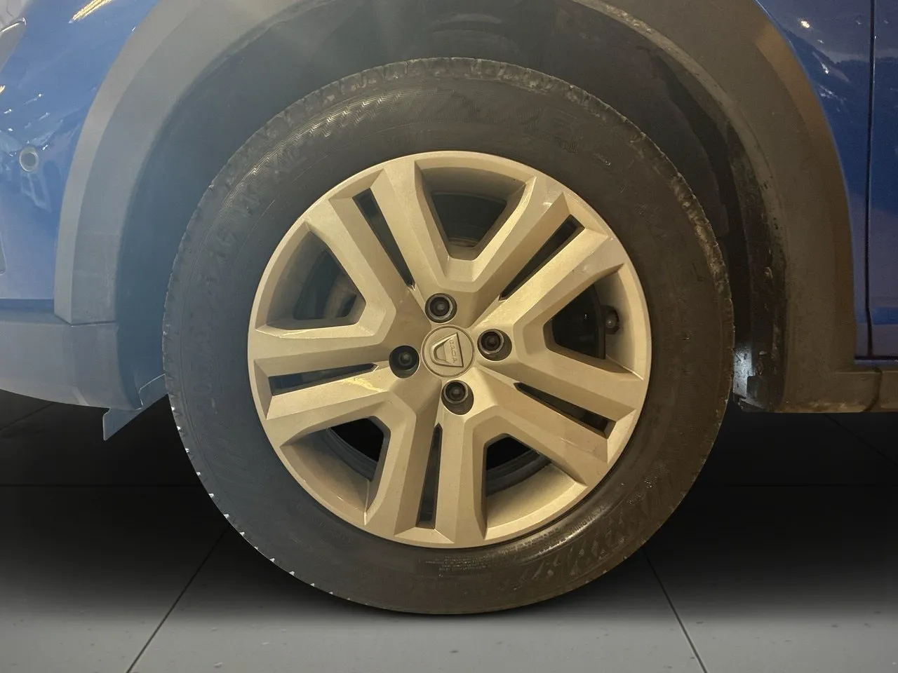 Vehicle image 13