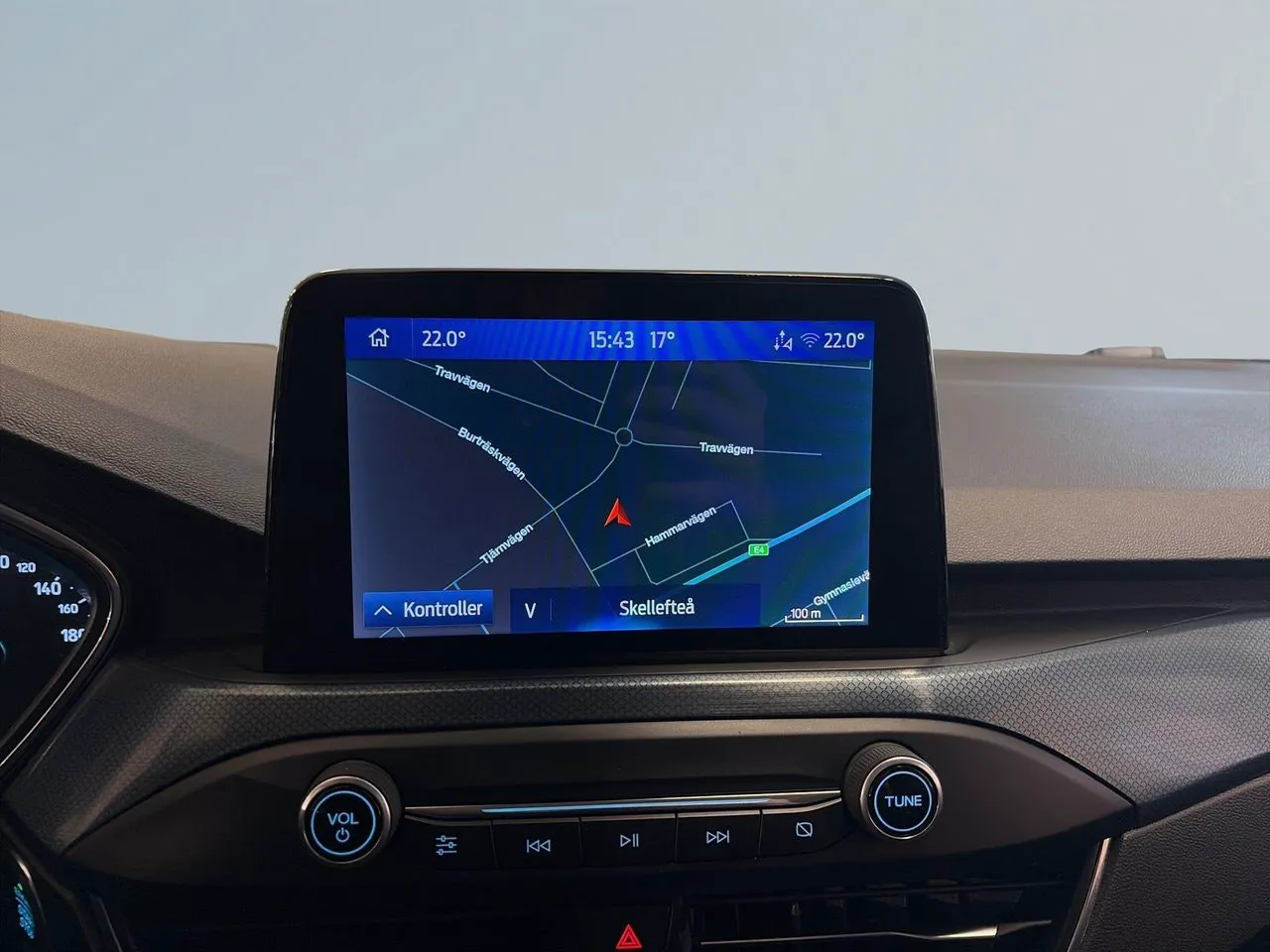 Vehicle image 14