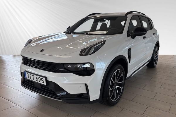 Lynk & Co 01 Core PHEV - 2025