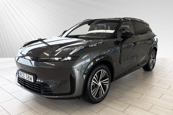 Lynk & Co 08 Core PHEV - 2025