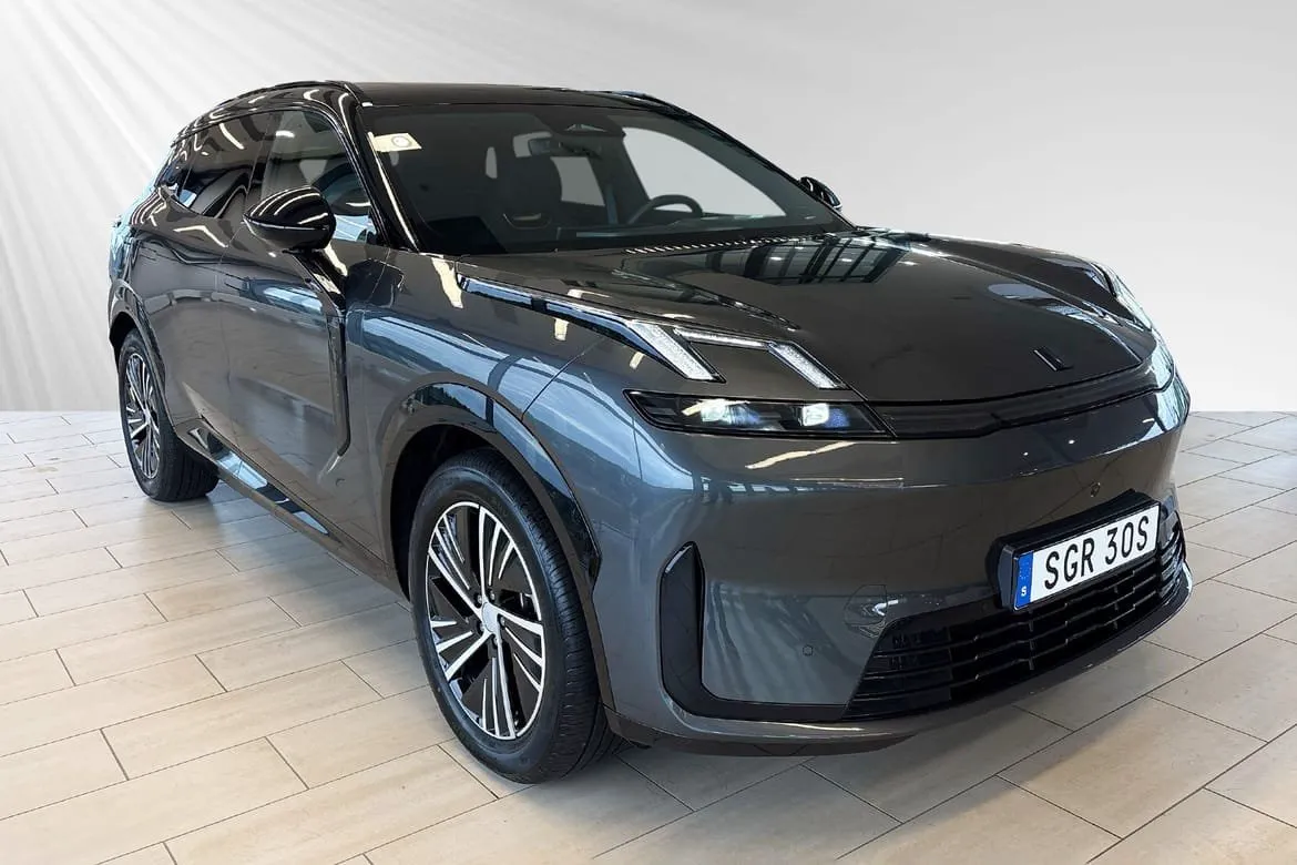 Vehicle image 4