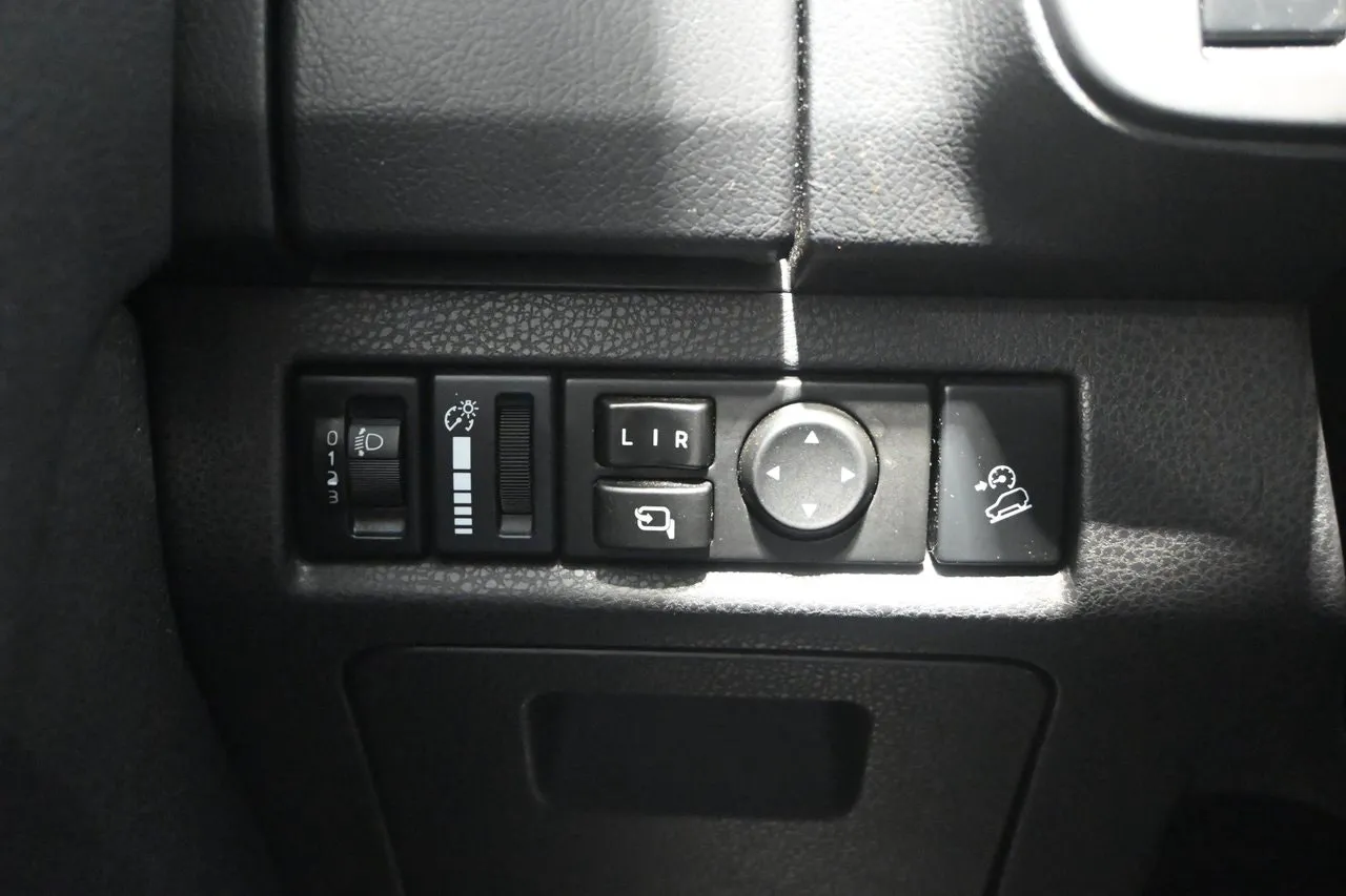 Vehicle image 27