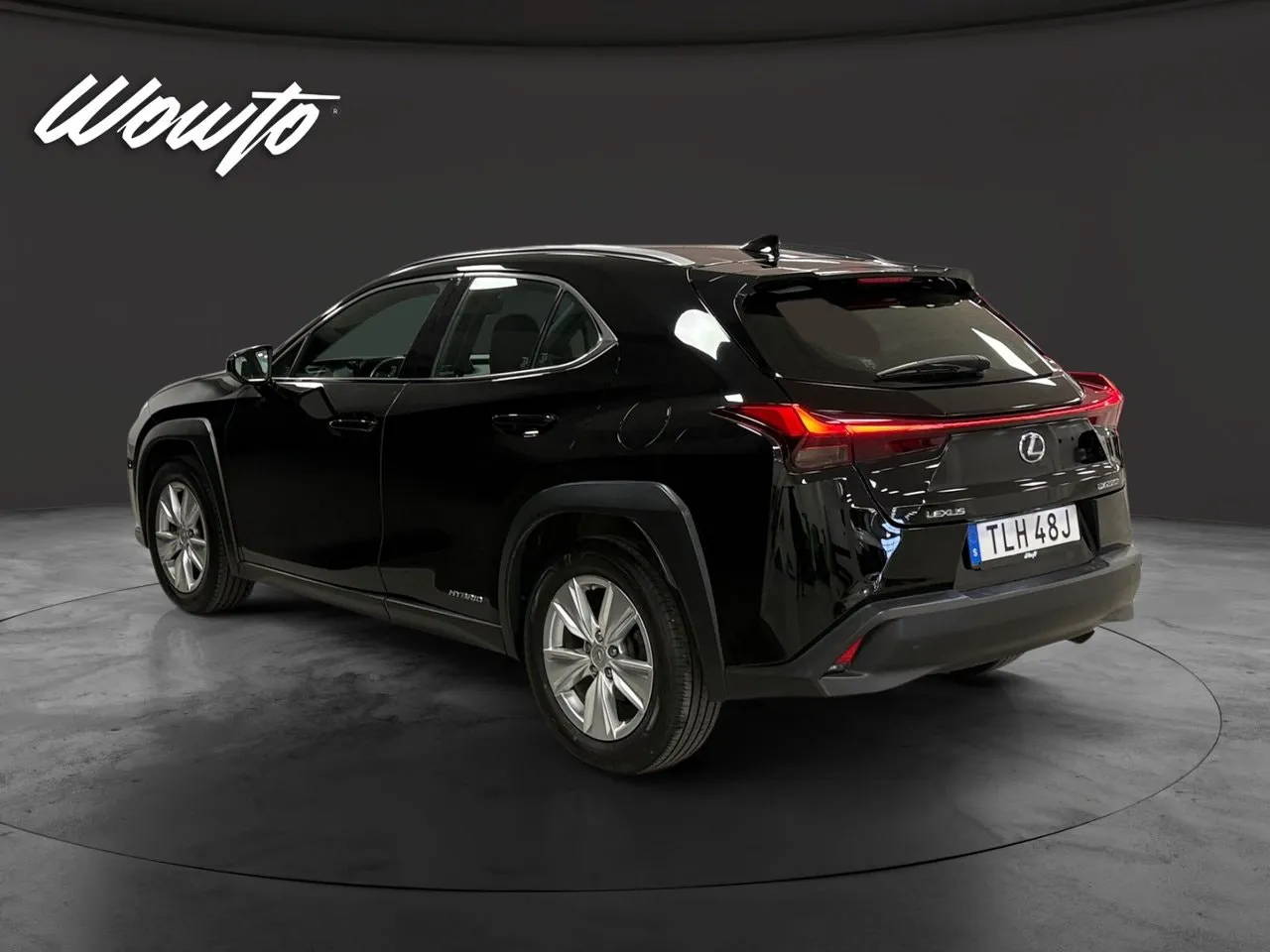 Vehicle image 5