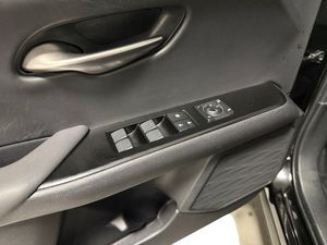 Lexus UX bild 9