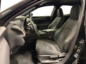 Lexus UX bild 8