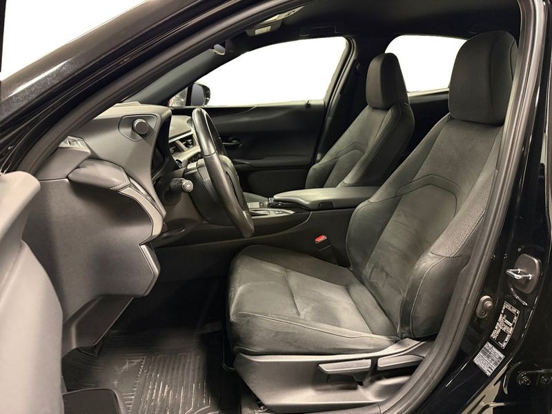 Lexus UX bild 8
