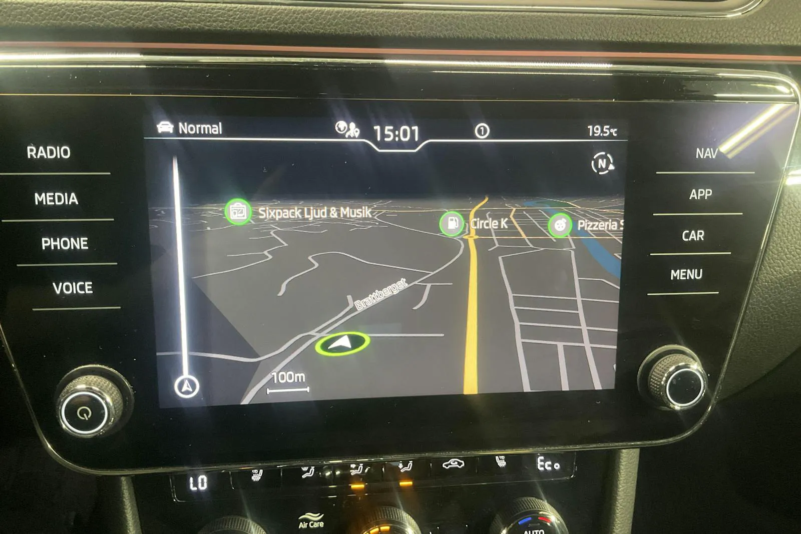 Vehicle image 10