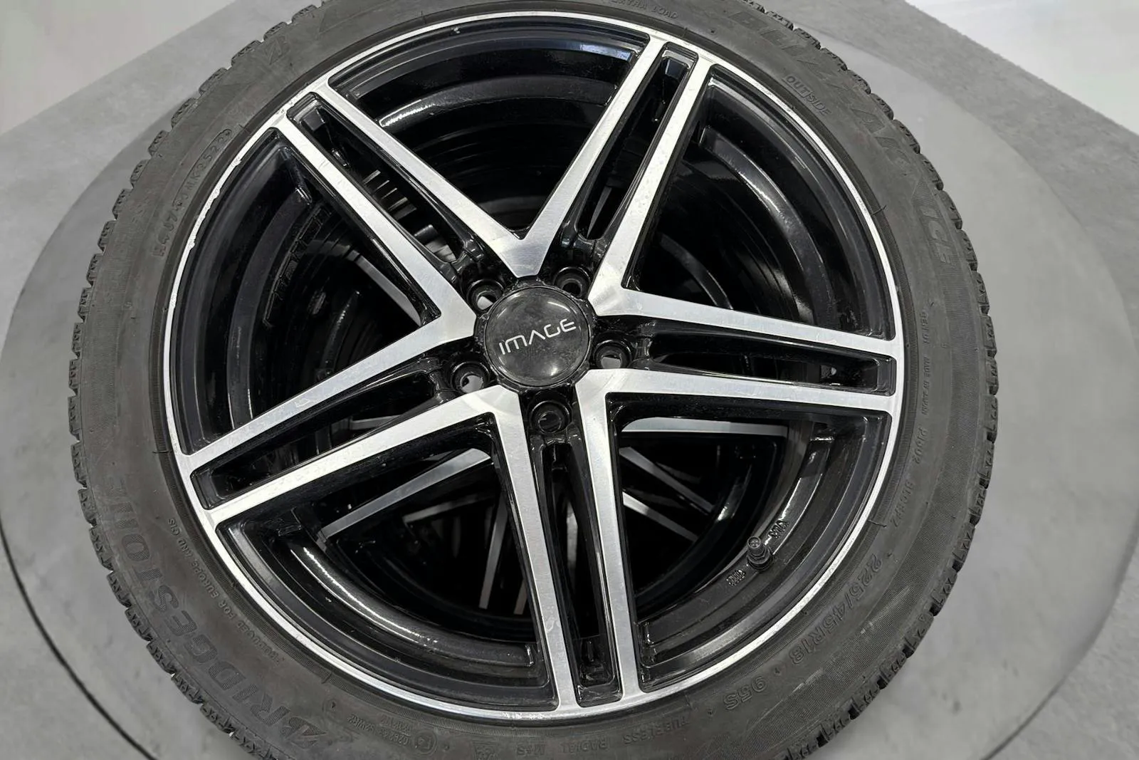 Vehicle image 15