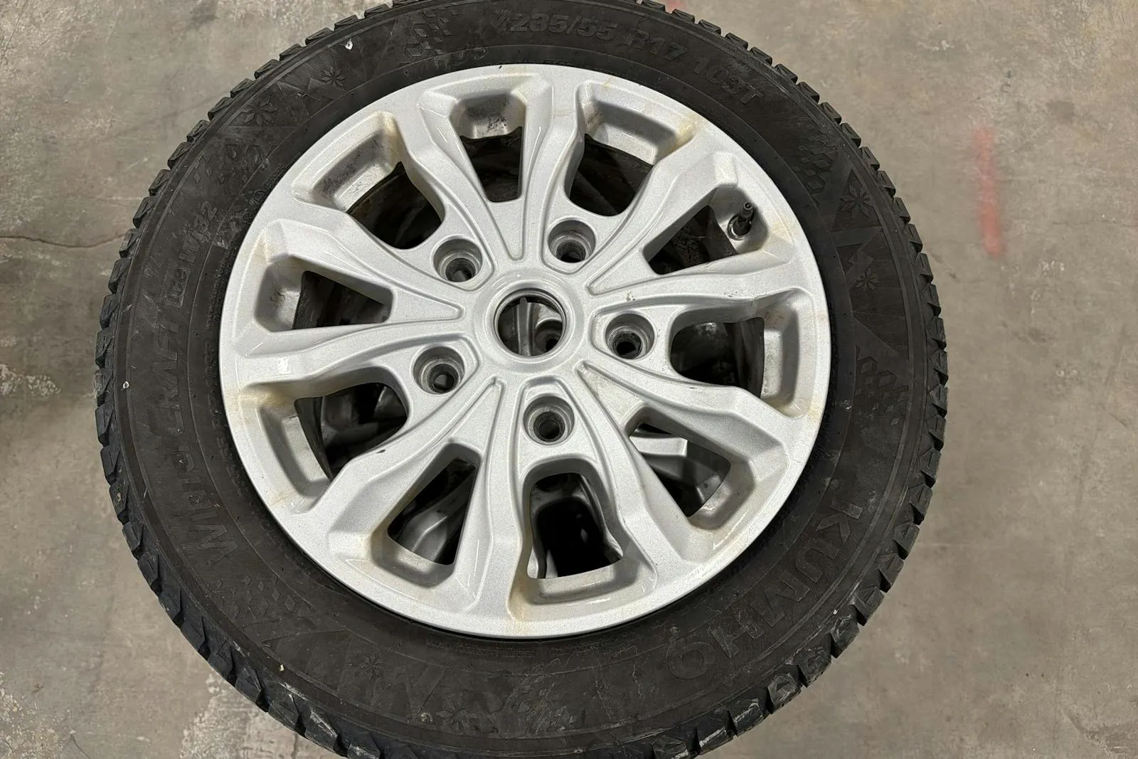 Vehicle image 16