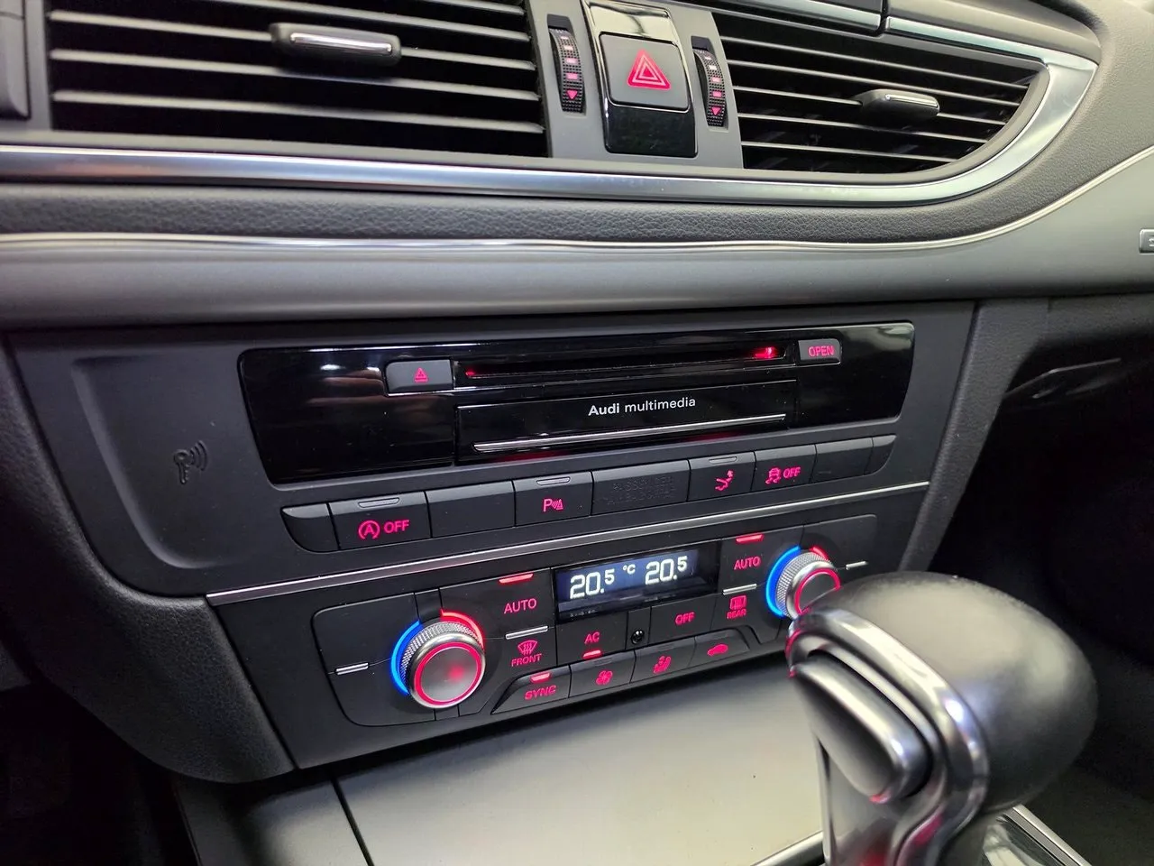 Vehicle image 21