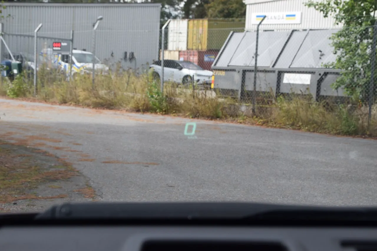 Vehicle image 17