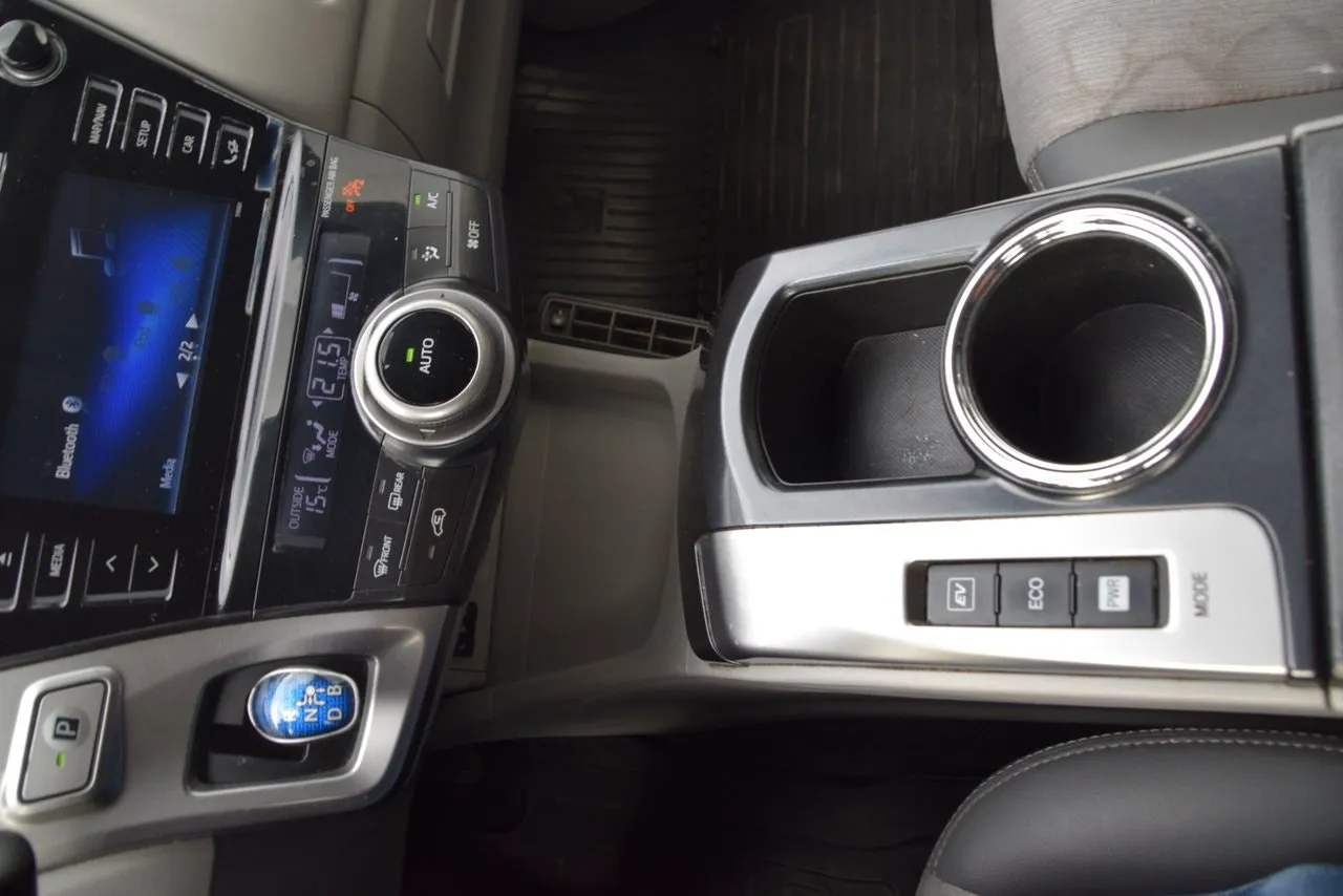 Vehicle image 15