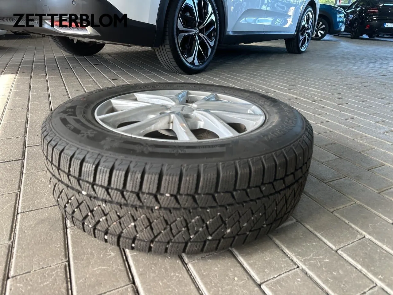 Vehicle image 15