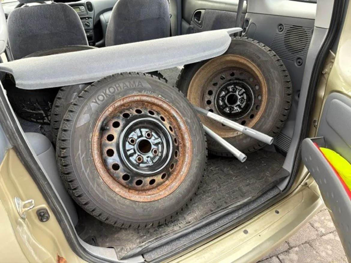 Vehicle image 6