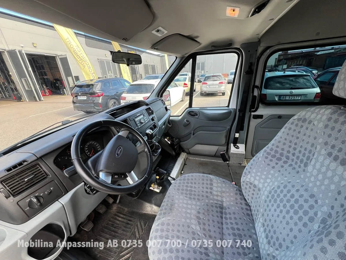 Vehicle image 14