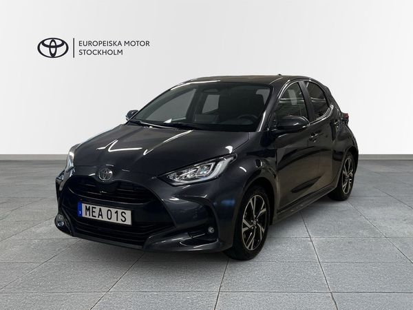 Toyota Yaris Hybrid 115 1,5 HSD ACTIVE PLUS SÄKERHET / VINTERHJUL - 2025