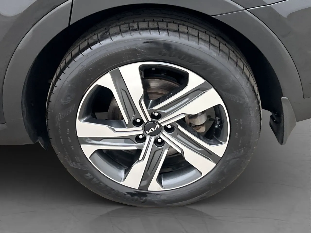 Vehicle image 25
