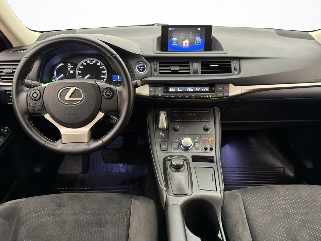 Vehicle image 10