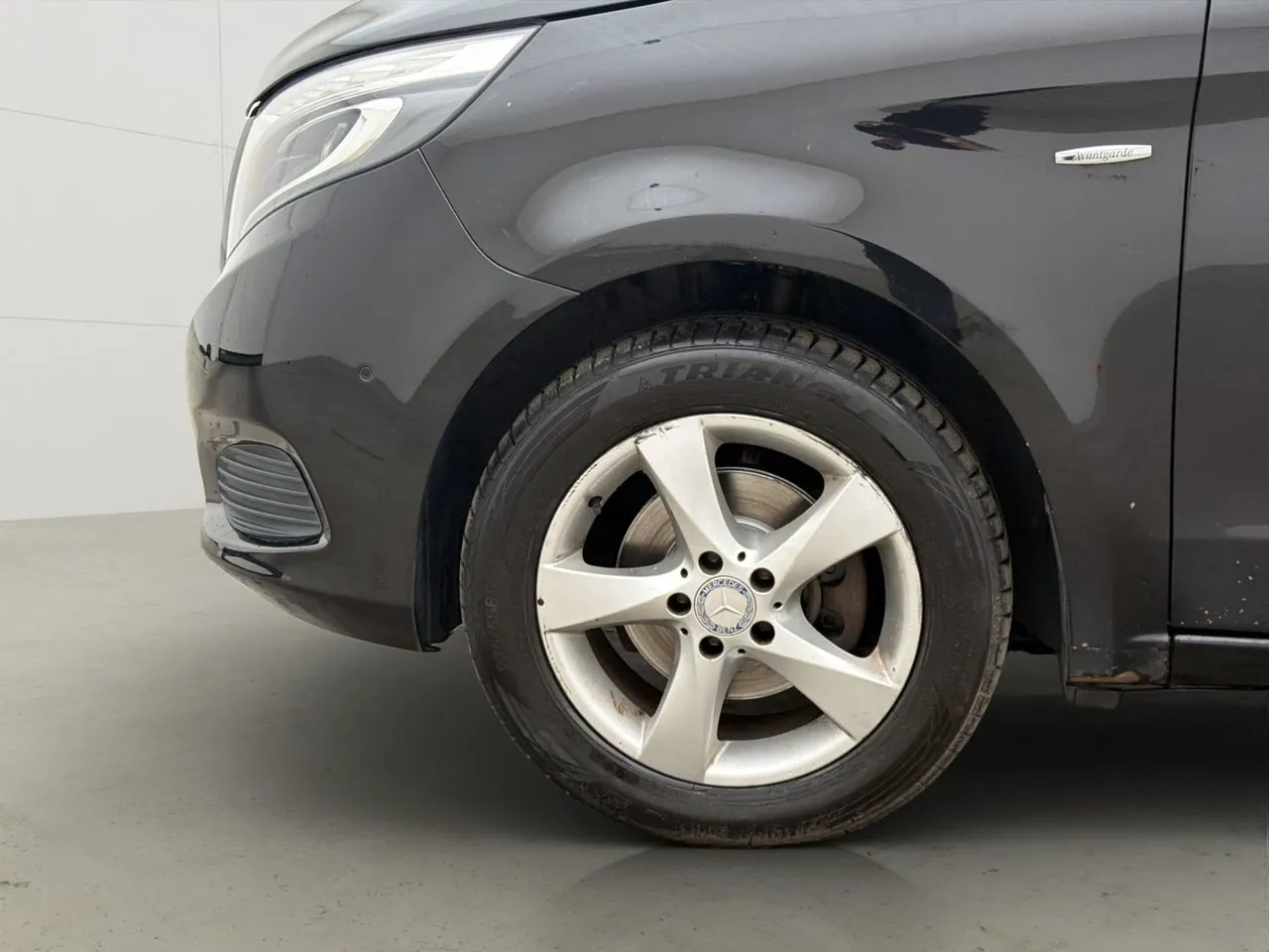Vehicle image 33