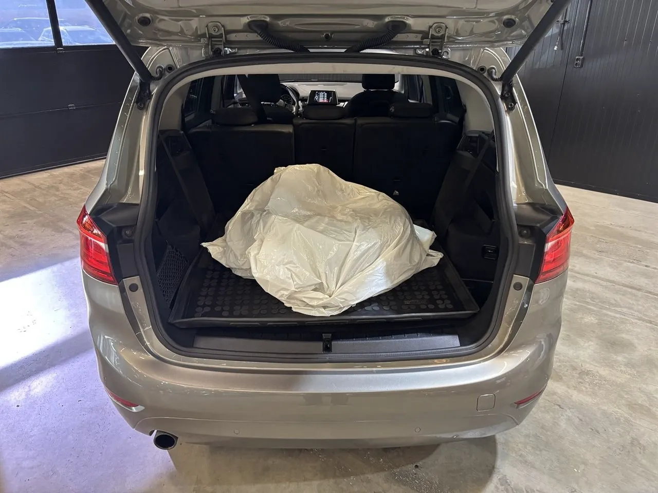 Vehicle image 20