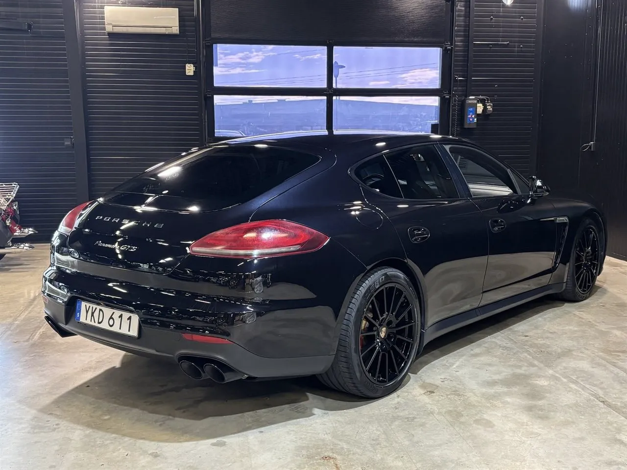 Vehicle image 5
