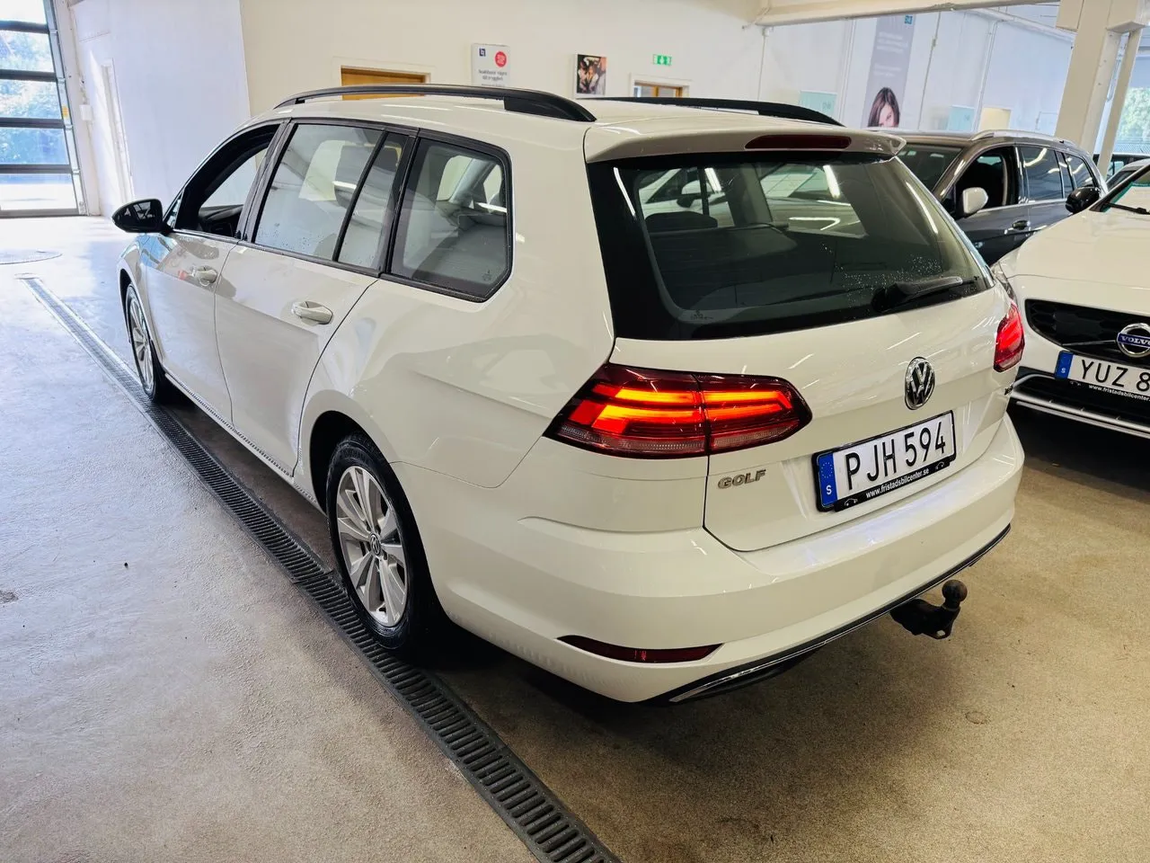 Vehicle image 15