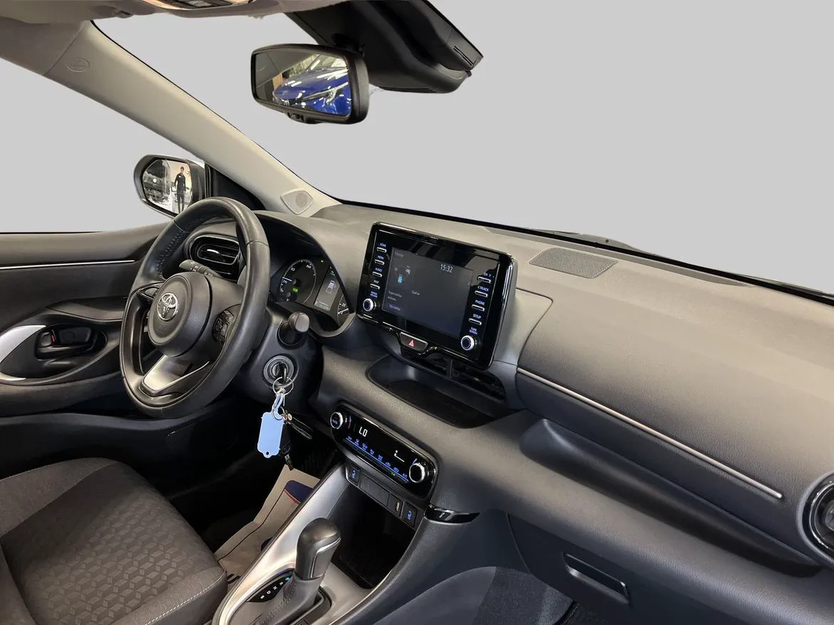 Vehicle image 9