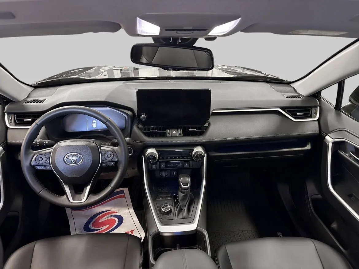 Vehicle image 10