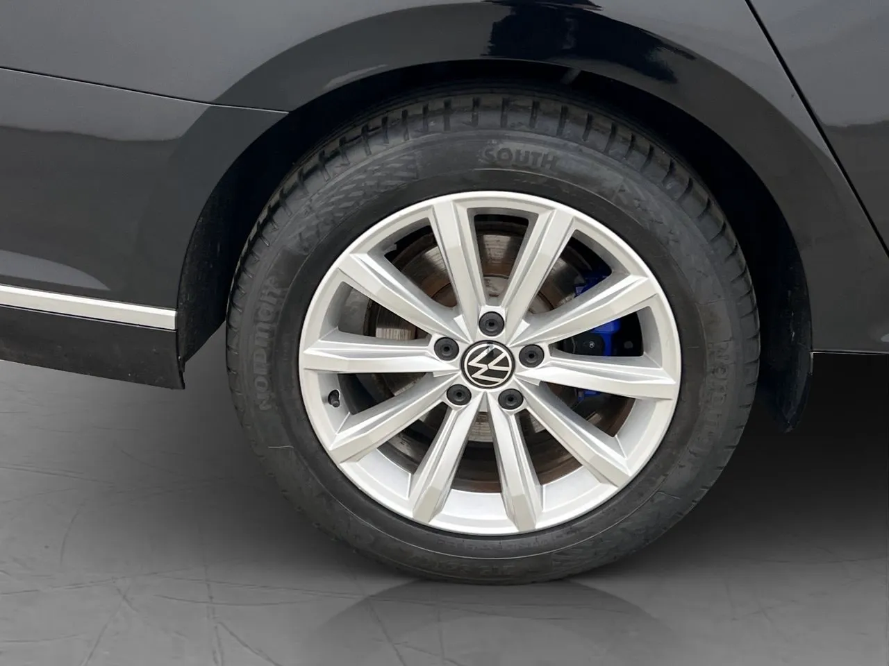 Vehicle image 36