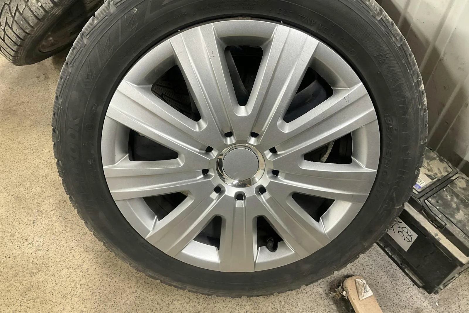 Vehicle image 16