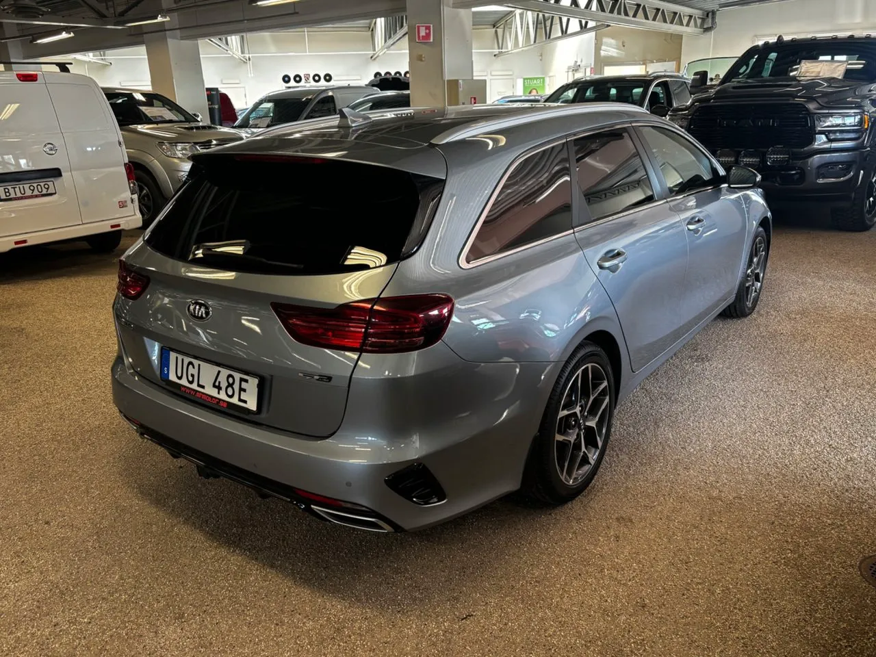 Vehicle image 3