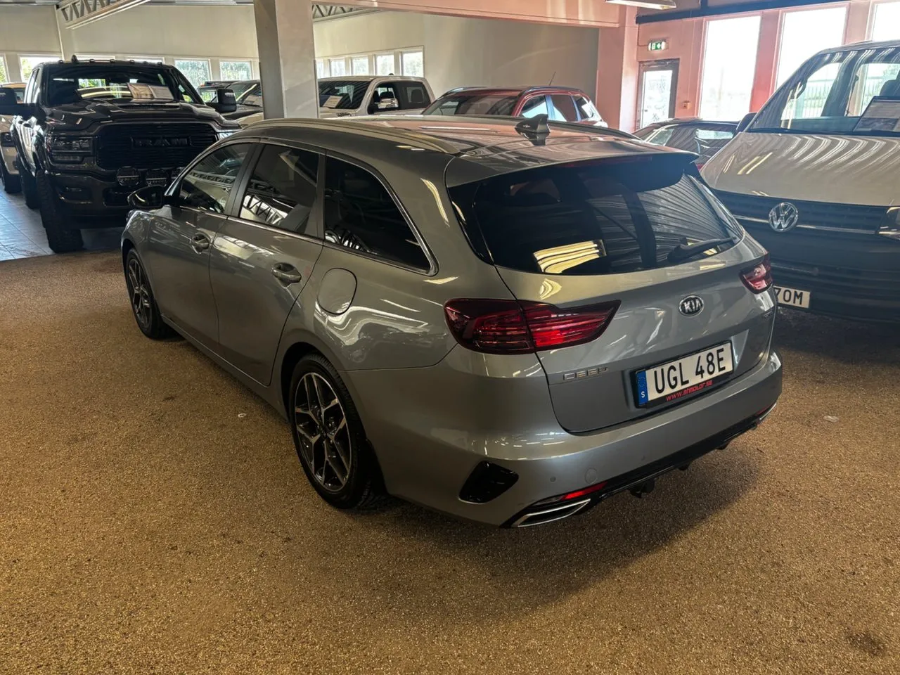 Vehicle image 4