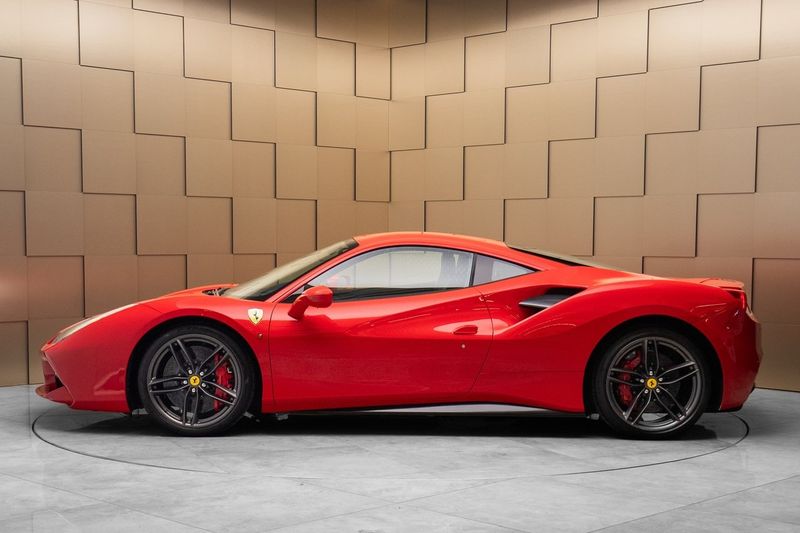 Ferrari 488 bild 2