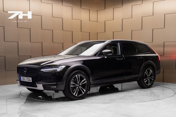 Volvo V90 Cross Country T5 AWD Inscription Pro / Läder / 360° / Värmare / Drag - 2018