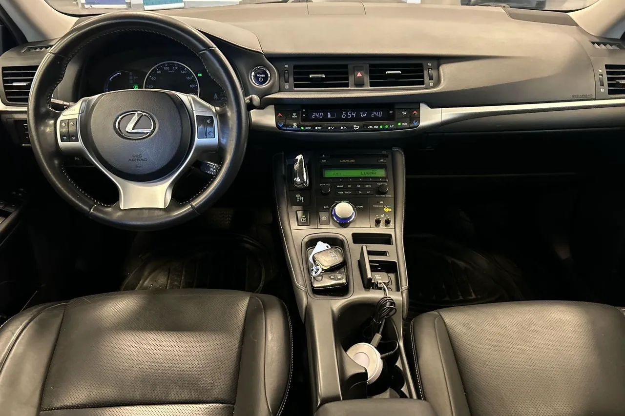 Vehicle image 18