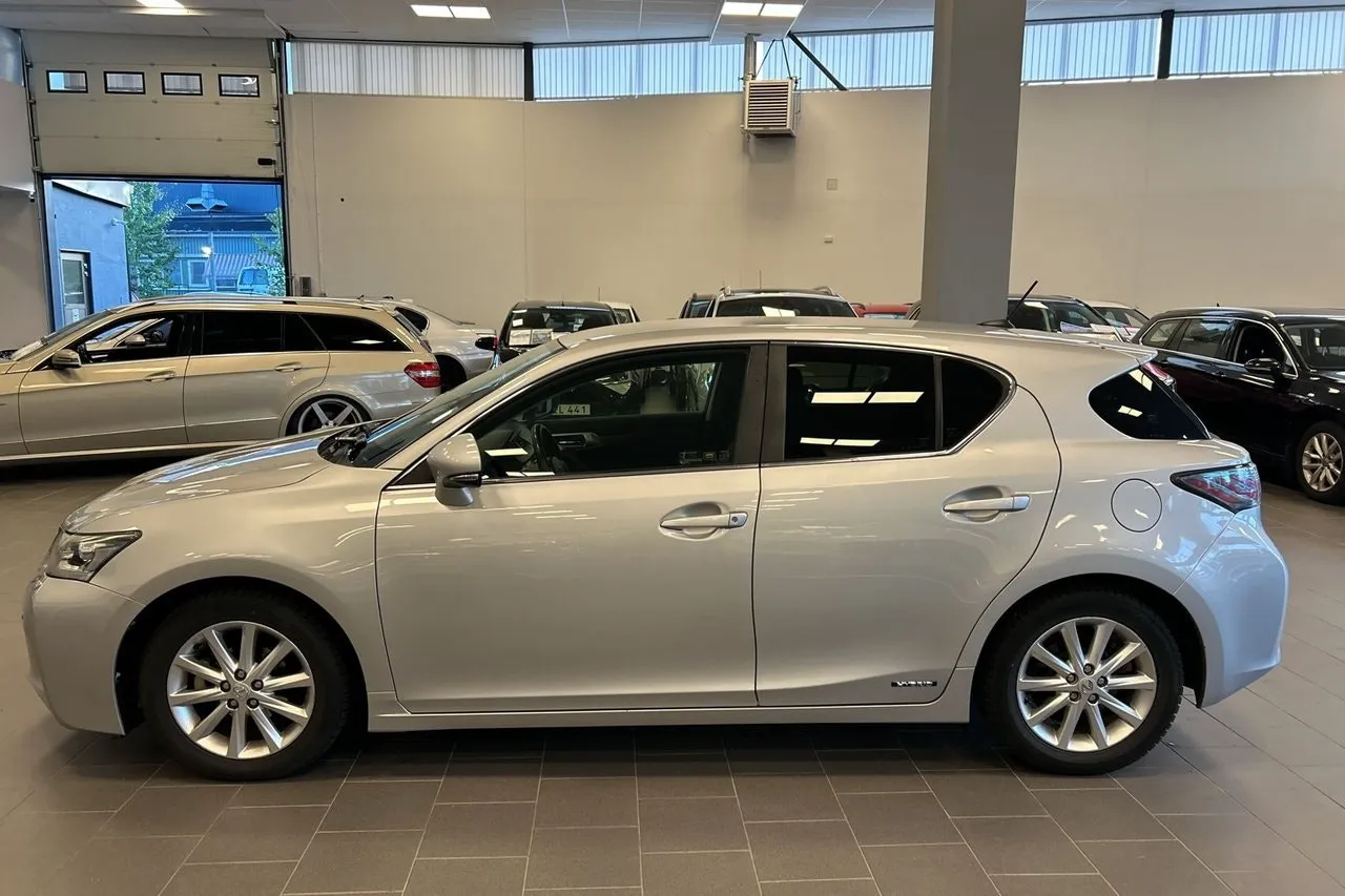 Vehicle image 8