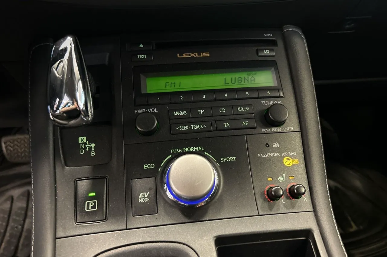 Vehicle image 16