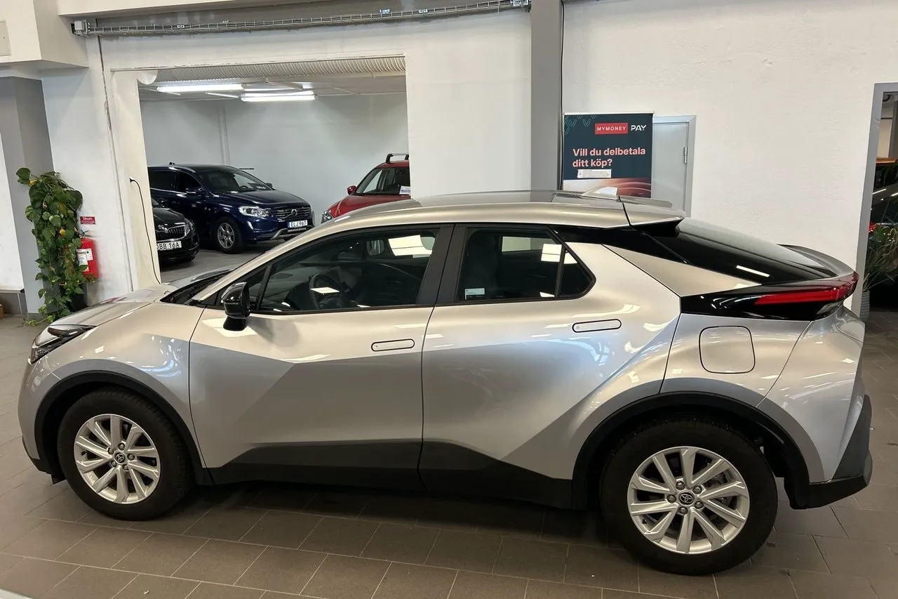 Vehicle image 9