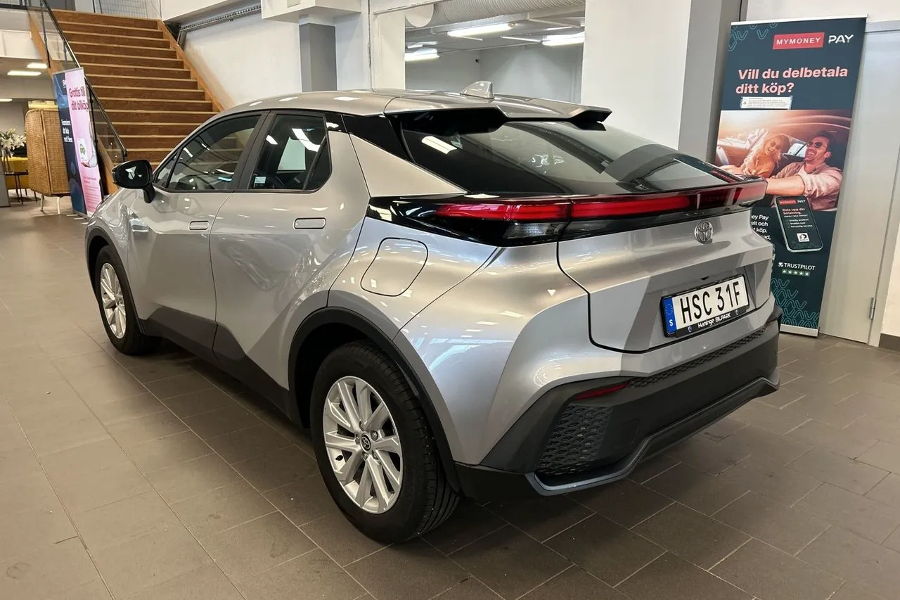 Vehicle image 7